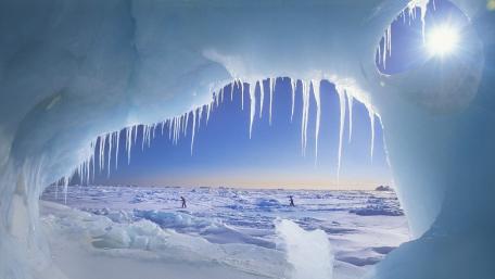 Icy Wonderland at Sunrise wallpaper