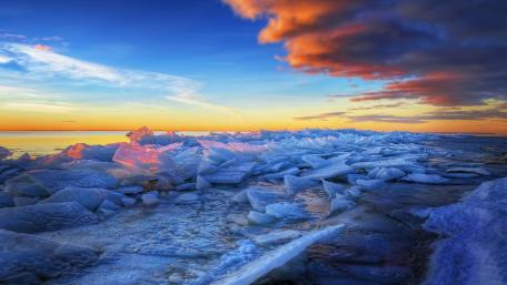 Frozen Serenity at Dusk wallpaper