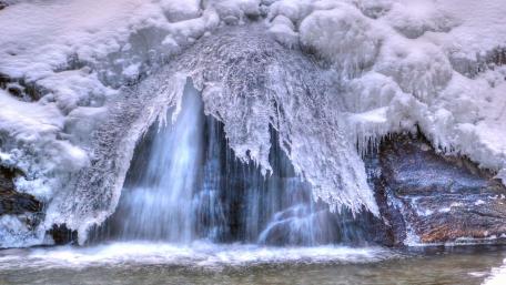Frozen Waterfall in a Winter Wonderland wallpaper