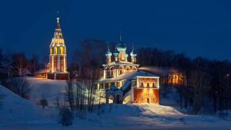 Enchanting Winter Cityscape at Twilight wallpaper