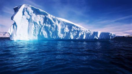 Majestic Iceberg in Tranquil Waters wallpaper