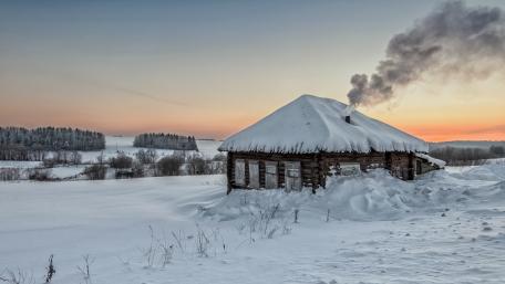 Winter Cabin Serenity in Snowy Landscape wallpaper