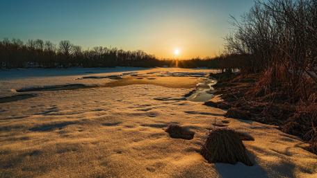 Serene Winter Sunset Over Frozen Landscape wallpaper