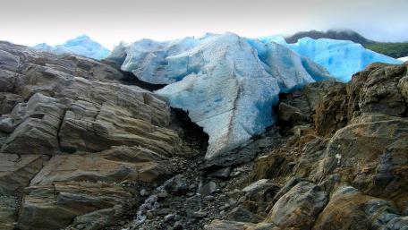 Majestic Glacial Landscape wallpaper