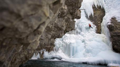 Majestic Ice Falls in a Serene Landscape wallpaper