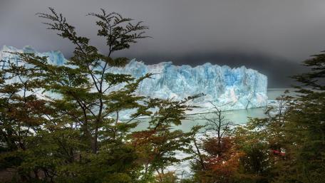 Serene Glacial Landscape in Foggy Wilderness wallpaper