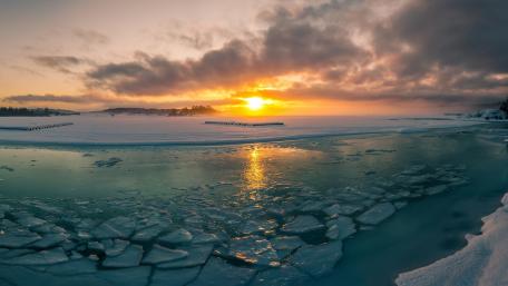 Serene Winter Sunrise Over Frozen Waters wallpaper
