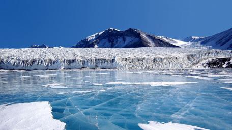 Majestic Glacial Serenity wallpaper