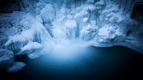 Frozen Serenity in Nature's Embrace wallpaper