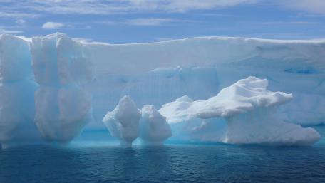 Majestic Icebergs in Tranquil Waters wallpaper