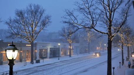 Winter Wonderland in the City Lights wallpaper