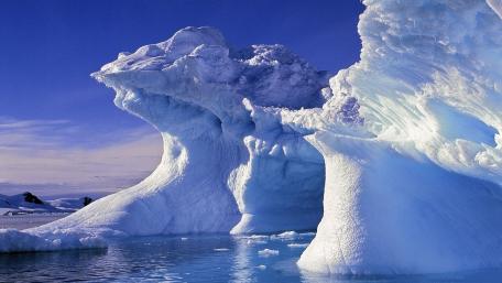 Majestic Ice Formations Beneath Clear Skies wallpaper