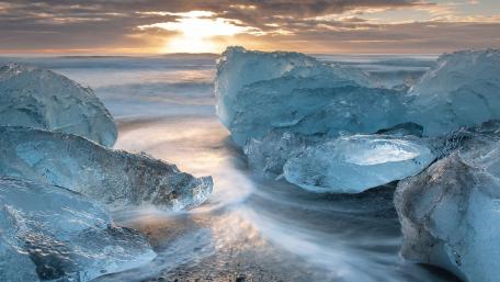 Glacial Serenity at Sunrise wallpaper