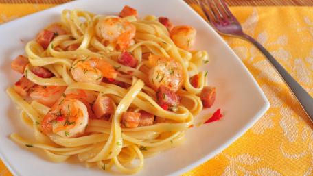 Delicious Shrimp Fettuccine for Food Lovers wallpaper