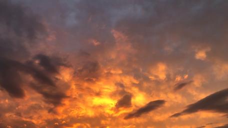 Breathtaking Sunset Over the Horizon wallpaper