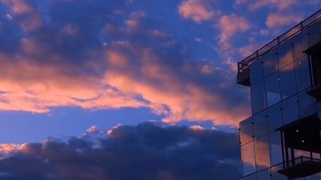 Perfect fusion of all-glass room and sky wallpaper