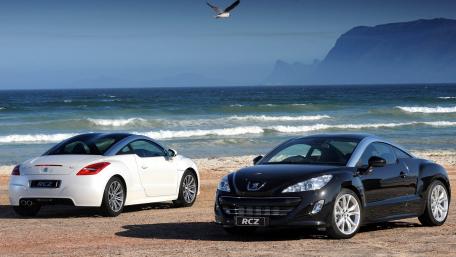 Stunning Cars Against a Serene Beach Backdrop wallpaper