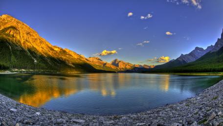 Serene Mountain Lake at Sunset wallpaper