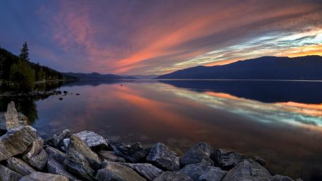 Serene Sunset Over Tranquil Lake Waters wallpaper