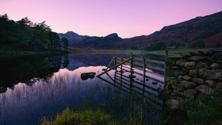 Serene Dawn Over Tranquil Lake Scene wallpaper
