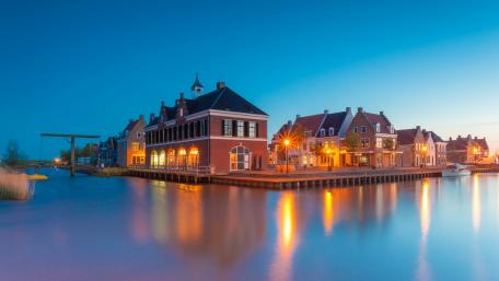 Serene Twilight in a Charming Waterfront City wallpaper