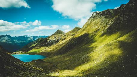 Majestic Mountain Lake in Summer Light wallpaper