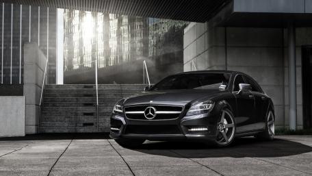 Sleek Mercedes in Urban Setting for Car Enthusiasts wallpaper