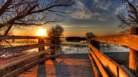 Serene Sunset Over Tranquil Waters wallpaper