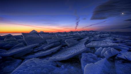 Frozen Serenity at Dusk wallpaper