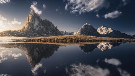 Majestic Mountains Reflecting in Tranquil Waters wallpaper