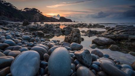 Tranquil Coastal Serenity at Sunset wallpaper