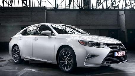 Elegant Luxury Car in Industrial Setting wallpaper
