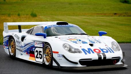 Speed and Precision with the Iconic Porsche GT1 Race Car wallpaper