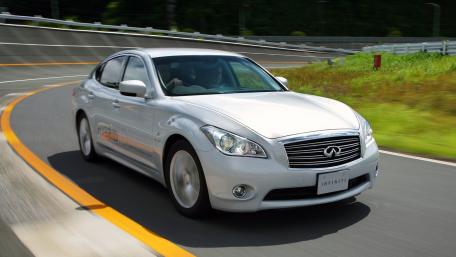 Sleek Infinity Car in Motion wallpaper