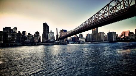 Urban Skyline at Dusk wallpaper