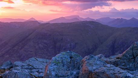 Dreamy Purple Mountains at Dusk wallpaper