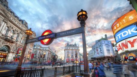 Vibrant City Life at Piccadilly Circus wallpaper