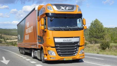 Vibrant DAF Truck on the Open Road wallpaper