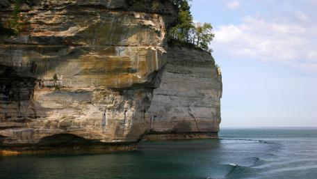 Majestic Cliffside Overlooking Tranquil Waters wallpaper