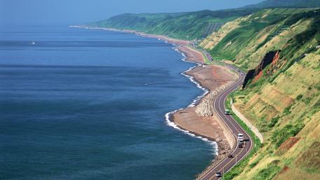 Coastal Serenity in Nature's Embrace wallpaper