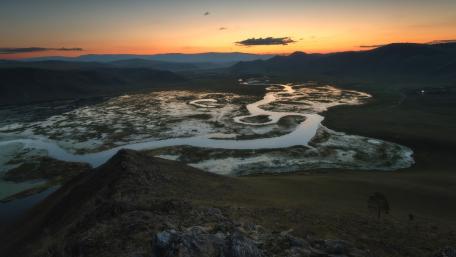 Serene River Valley at Dusk wallpaper