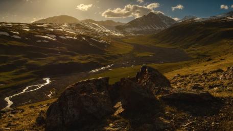 Majestic Mountain Valley at Dusk wallpaper