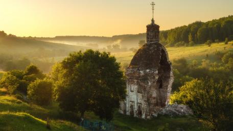 Serenity of Nature and Ruins wallpaper