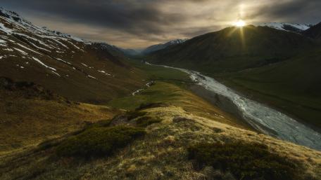 Majestic Mountain Valley at Sunrise wallpaper