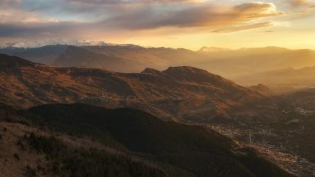 Majestic Mountain Landscape at Dusk wallpaper