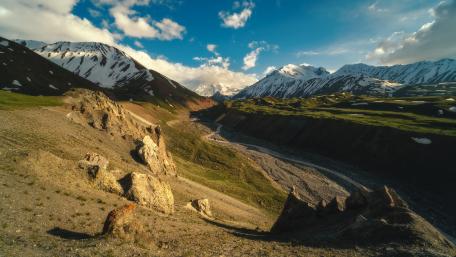 Majestic Mountain Landscape in Serene Wilderness wallpaper