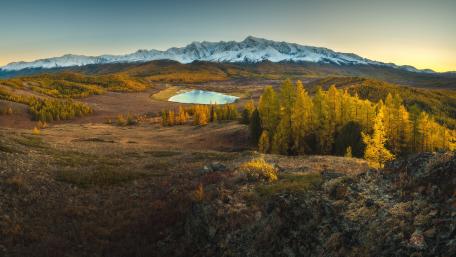 Majestic Mountain Landscape at Dusk wallpaper