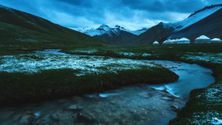 Serene Mountain Landscape Under Twilight Sky wallpaper