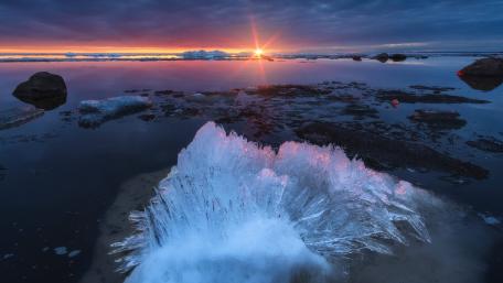 Frozen Serenity at Dusk wallpaper