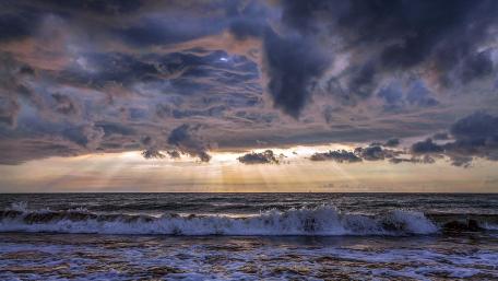 Majestic Ocean View Under Dramatic Skies wallpaper